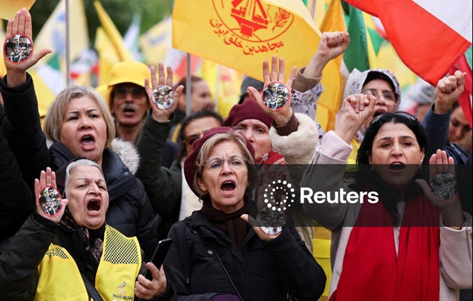 تظاهرات ایرانیان آزاده و هواداران شورای ملی مقاومت در پاریس