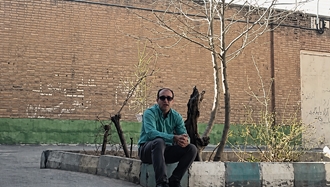 پویا قبادی در حیاط زندان در هنگام بازداشت