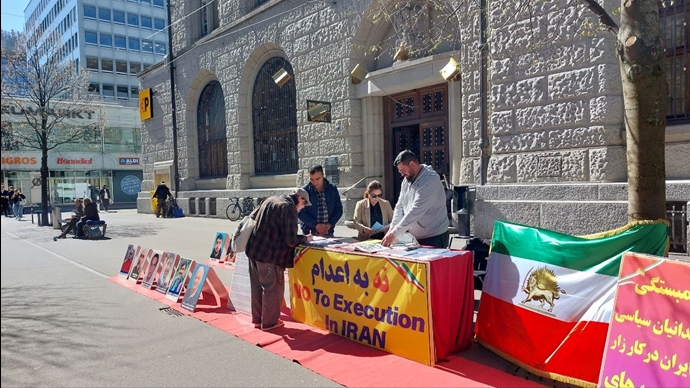 سنت گالن سوئیس - آکسیون ایرانیان آزاده در اعتراض به اعدامهای جنایتکارانه زندانیان سیاسی و در حمایت از قیام سراسری - ۱۸فروردین سنت گالن سوئیس - آکسیون ایرانیان آزاده در اعتراض به اعدامهای جنایتکارانه زندانیان سیاسی و در حمایت از قیام سراسری - ۱۸فروردین