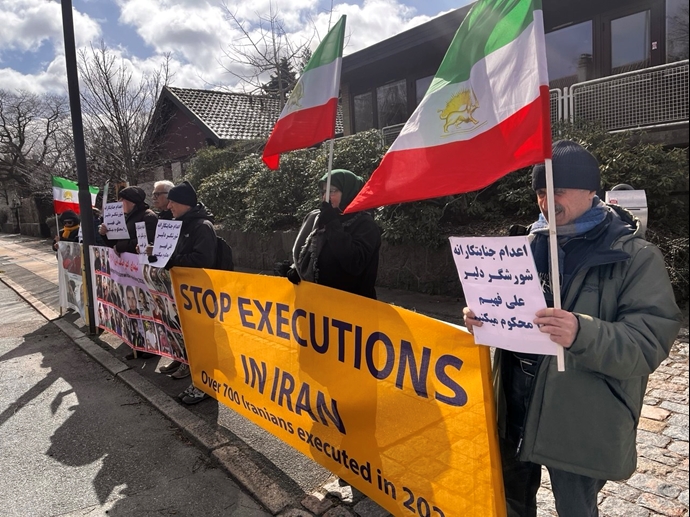 کپنهاگ - آکسیون ایرانیان آزاده در محکومیت اعدام جنایتکارانه زندانیان سیاسی - ۱۸فروردین کپنهاگ - آکسیون ایرانیان آزاده در محکومیت اعدام جنایتکارانه زندانیان سیاسی - ۱۸فروردین