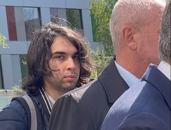 عکس فرد معترض