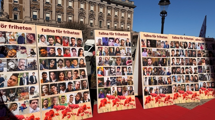 استکهلم - تظاهرات ایرانیان آزاده در گرامیداشت یاد زندانیان سیاسی اعدام شده و در حمایت از قیام سراسری مردم ایران - ۲۲فروردین استکهلم - تظاهرات ایرانیان آزاده در گرامیداشت یاد زندانیان سیاسی اعدام شده و در حمایت از قیام سراسری مردم ایران - ۲۲فروردین