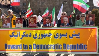 پیش به‌سوی جمهوری دموکراتیک