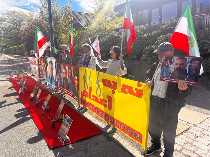 کپنهاگ - آکسیون ایرانیان آزاده در برابر لانه جاسوسی آخوندها علیه اعدام ۳ شورشگر دلیر - ۱۴اردیبهشت