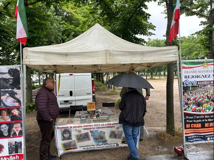 پاریس- میز کتاب هواداران مجاهدین خلق و نمایشگاه عکس شهیدان -۱۵اردیبهشت ۱۴۰۵