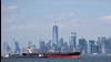 کشتی ام‌تی‌ام روتردام، یک تانکر حامل مواد شیمیایی و نفت، در بندر نیویورک در شهر نیویورک 