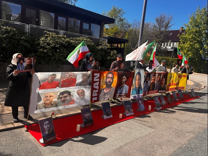 کپنهاگ - آکسیون ایرانیان آزاده در برابر لانه جاسوسی آخوندها علیه اعدام ۳ شورشگر دلیر - ۱۴اردیبهشت