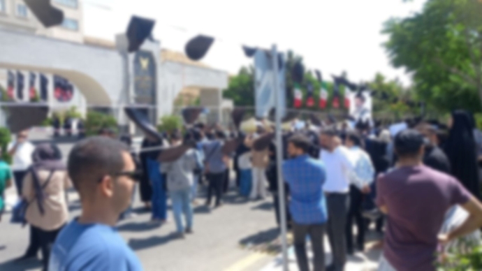 تجمع دانشجویان دانشگاه آزاد تهران مقابل سازمان مرکزی