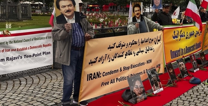 کپنهاگ - آکسیون ایرانیان آزاده علیه اعدامهای جنایتکارانه خامنه‌ای و در حمایت از برقراری یک جمهوری دموکراتیک در ایران - ۱۲تیرماه