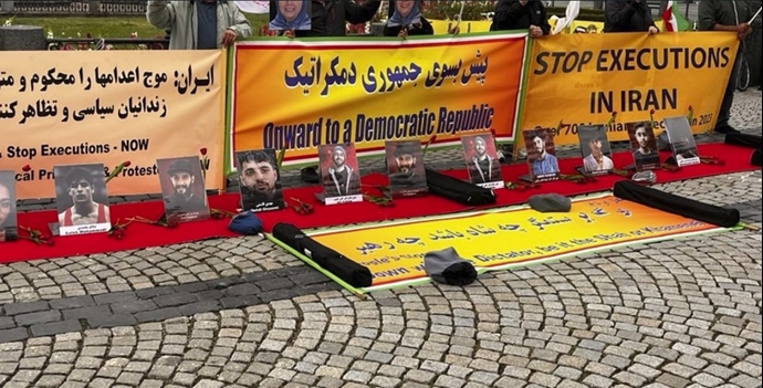 کپنهاگ - آکسیون ایرانیان آزاده علیه اعدامهای جنایتکارانه خامنه‌ای و در حمایت از برقراری یک جمهوری دموکراتیک در ایران - ۱۲تیرماه