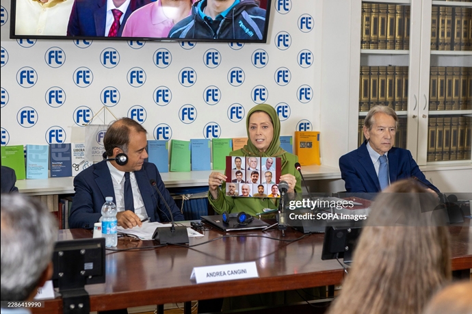 با عنوان «در کنار مردم ایران» بود
