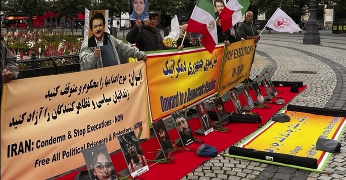 کپنهاگ - آکسیون ایرانیان آزاده علیه اعدامهای جنایتکارانه خامنه‌ای و در حمایت از برقراری یک جمهوری دموکراتیک در ایران - ۱۲تیرماه