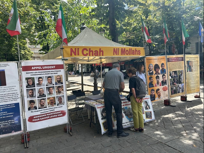پاریس - برگزاری میز کتاب توسط هواداران سازمان مجاهدین در همبستگی با شهیدان قیام - اول مرداد ۱۴۰۵ پاریس - برگزاری میز کتاب توسط هواداران سازمان مجاهدین در همبستگی با شهیدان قیام - اول مرداد ۱۴۰۵