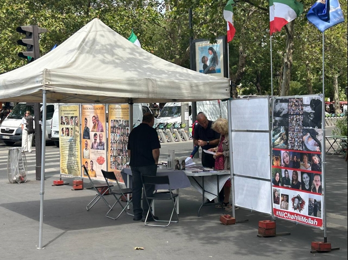 پاریس - برگزاری میز کتاب توسط هواداران سازمان مجاهدین در همبستگی با شهیدان قیام - اول مرداد ۱۴۰۵ پاریس - برگزاری میز کتاب توسط هواداران سازمان مجاهدین در همبستگی با شهیدان قیام - اول مرداد ۱۴۰۵