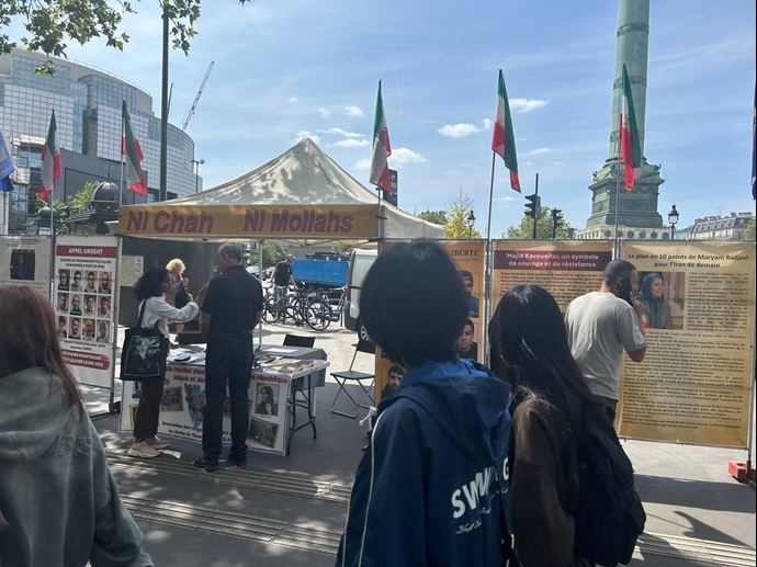 پاریس - برگزاری میز کتاب توسط هواداران سازمان مجاهدین در همبستگی با شهیدان قیام - اول مرداد ۱۴۰۵ پاریس - برگزاری میز کتاب توسط هواداران سازمان مجاهدین در همبستگی با شهیدان قیام - اول مرداد ۱۴۰۵
