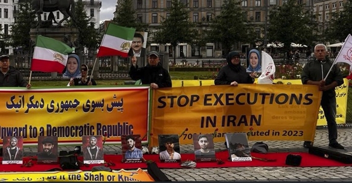 کپنهاگ - آکسیون ایرانیان آزاده علیه اعدامهای جنایتکارانه خامنه‌ای و در حمایت از برقراری یک جمهوری دموکراتیک در ایران - ۱۲تیرماه