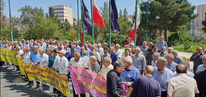 تجمع اعتراضی بازنشستگان و پیش‌کسوتان مخابرات در تبریز